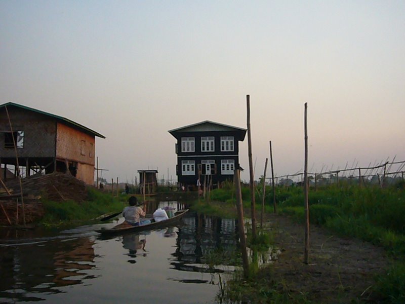 Travel - Myanmar - Inle Lake - Second Boat Trip - Back to Queen Inn